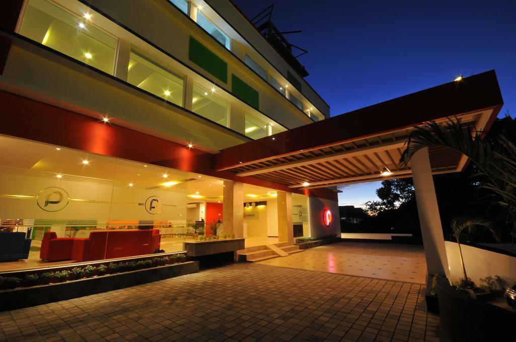 Pratama Hotel & Convention มาตารัม ภายนอก รูปภาพ