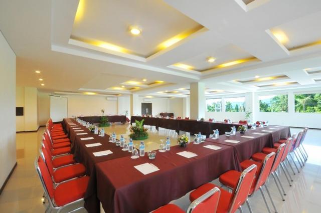 Pratama Hotel & Convention มาตารัม ภายนอก รูปภาพ